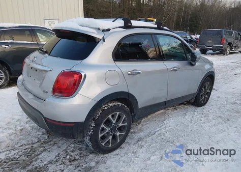 2016 Fiat 500X Trekking z USA, uszkodzony, nr VIN ZFBCFYCT0GP376315